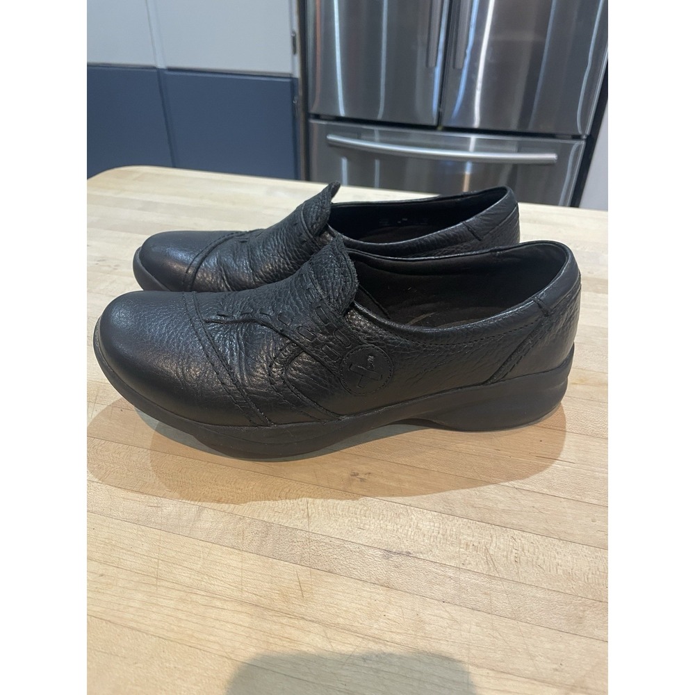 Clarks In Motion Black Leather Round Toe Shoes Loafers Slip On Women's 8M 35732